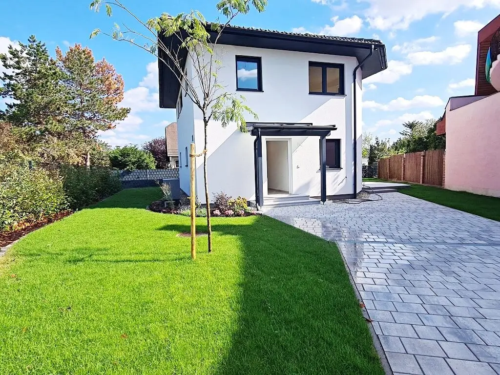 ERSTBEZUG, TOPGELEGENHEIT, traumhaftes Einfamilienhaus mit Terrasse und Garten, 4 Zimmer, Wohnküche, Wannenbad, Klimaanlagen, Ruhelage