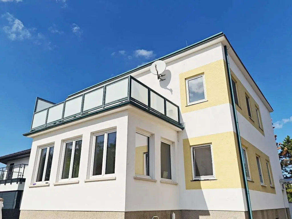 TERRACE HIT, PARZGASSE, 68 m2 new building with 19 terrace, 4 rooms, kitchen, shower bath, parquet, green view
