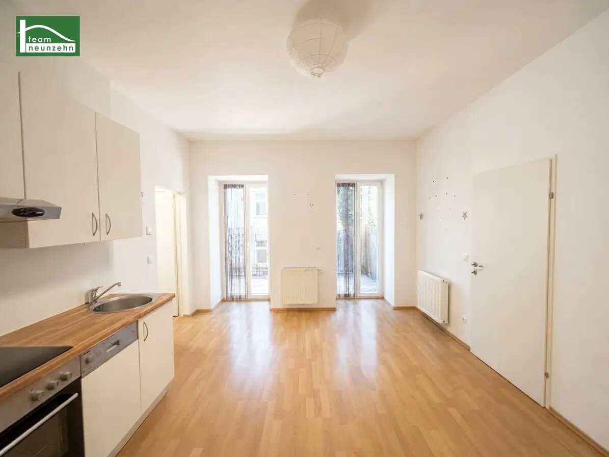 Quiet 2-room period apartment with approx. 12 m² balcony in Hernals