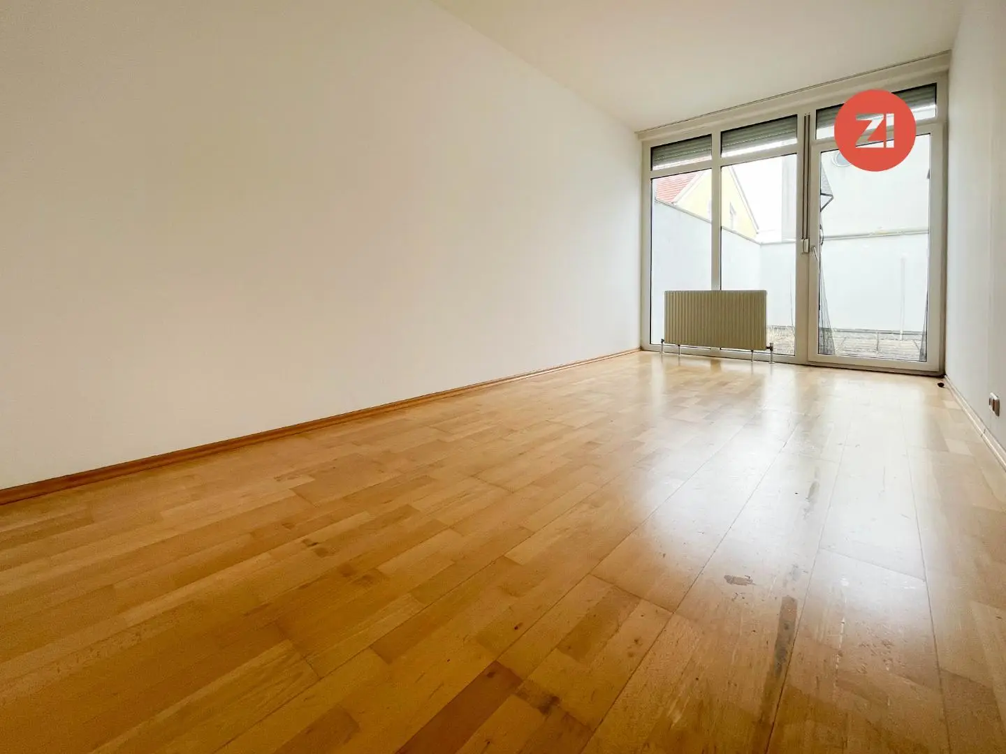 Bright apartment with large terrace in central location