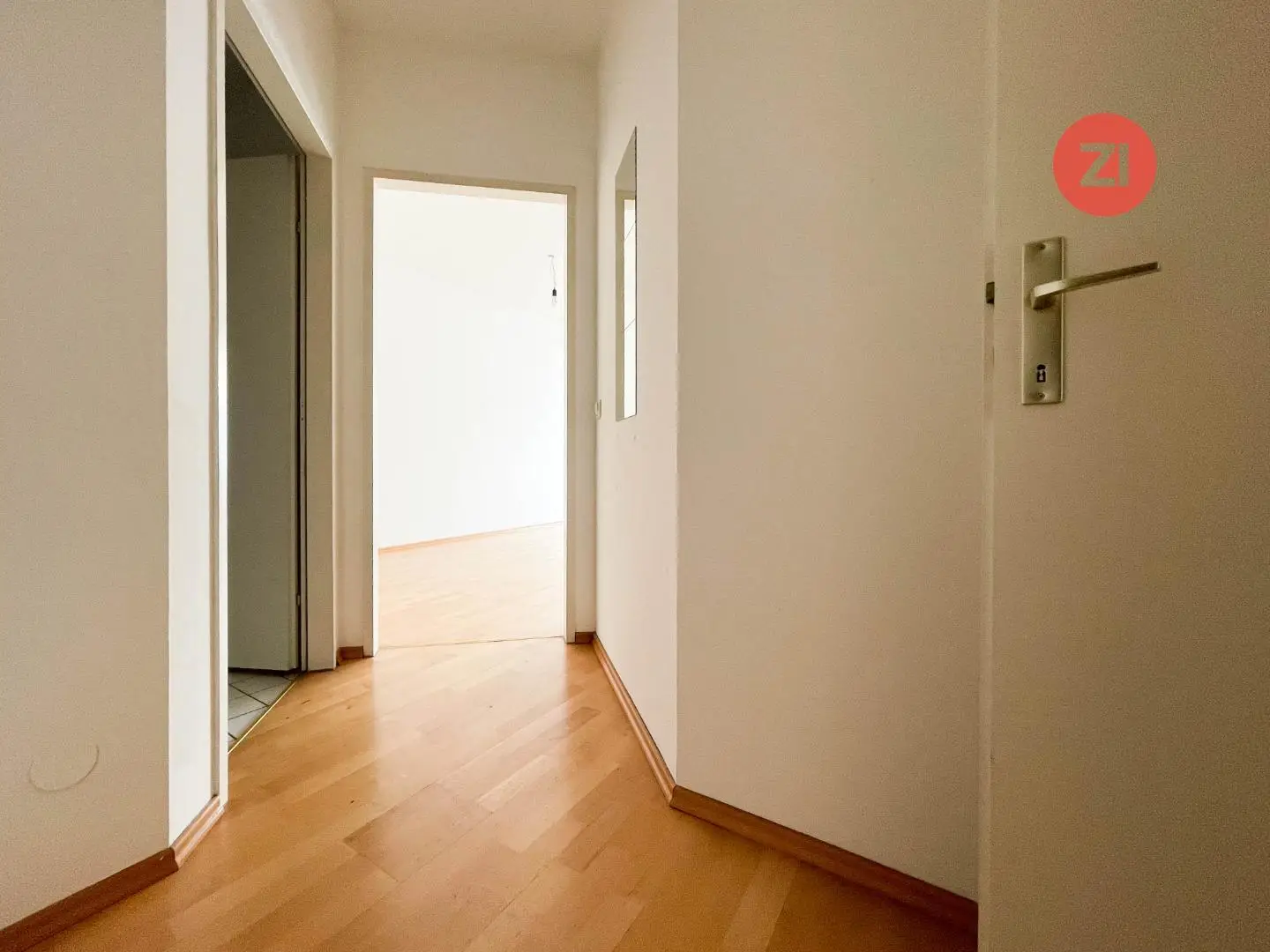 Bright apartment with large terrace in central location