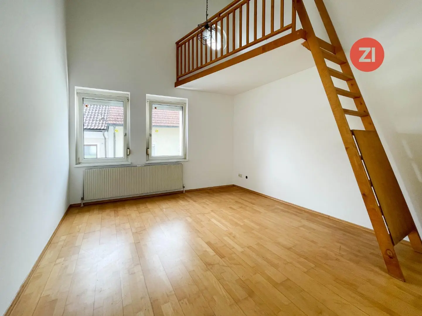 Apartment with large roof terrace and investment potential