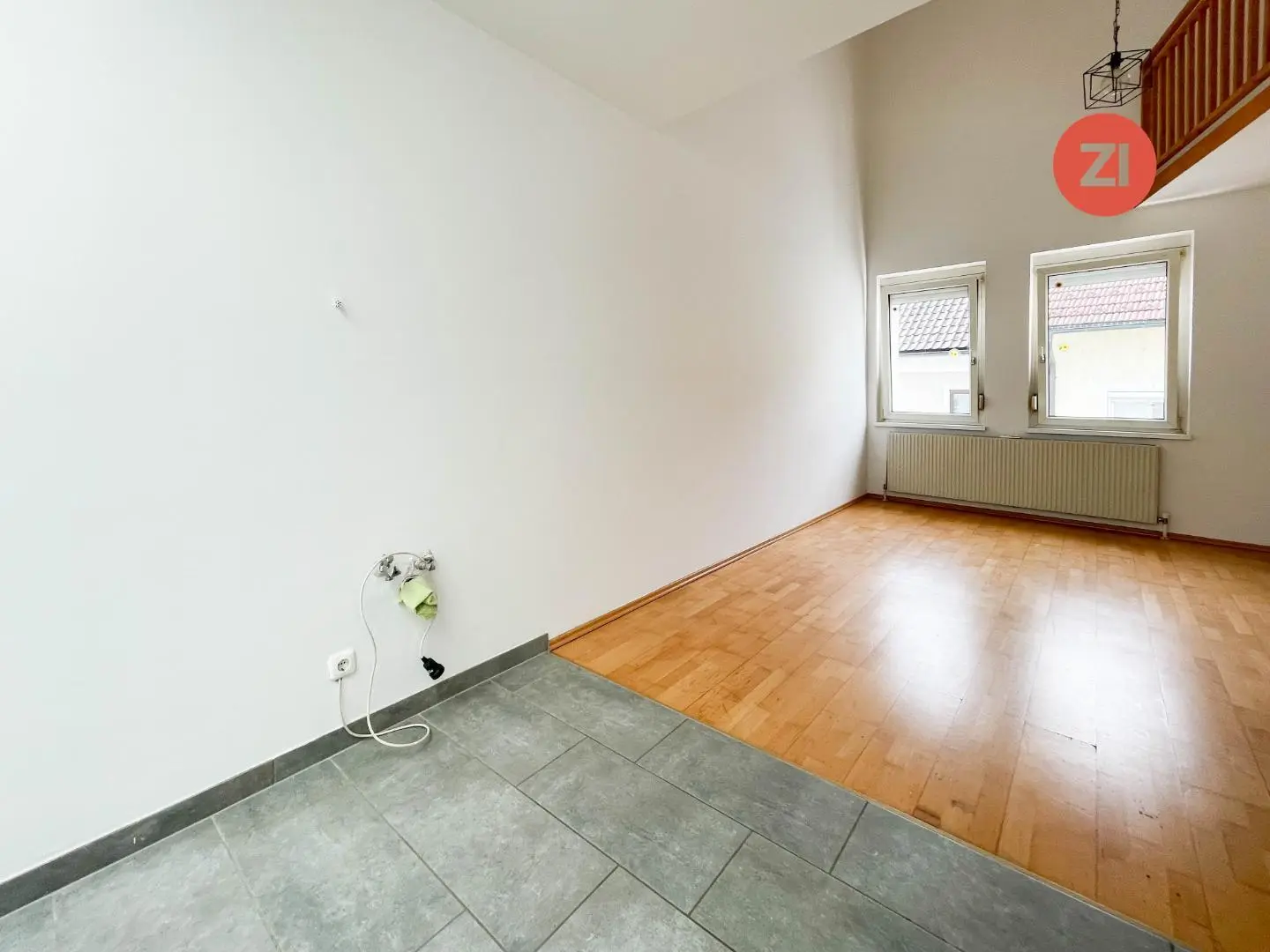Apartment with large roof terrace and investment potential