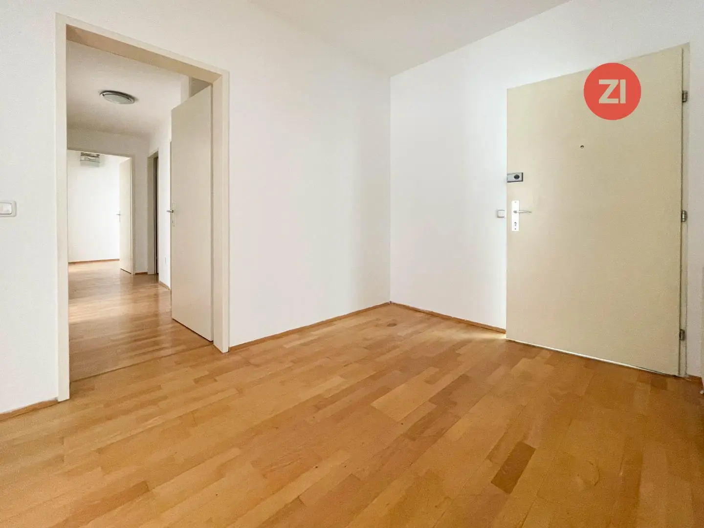 Apartment with large roof terrace and investment potential