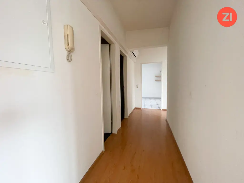 Top floor apartment with large roof terrace in central location
