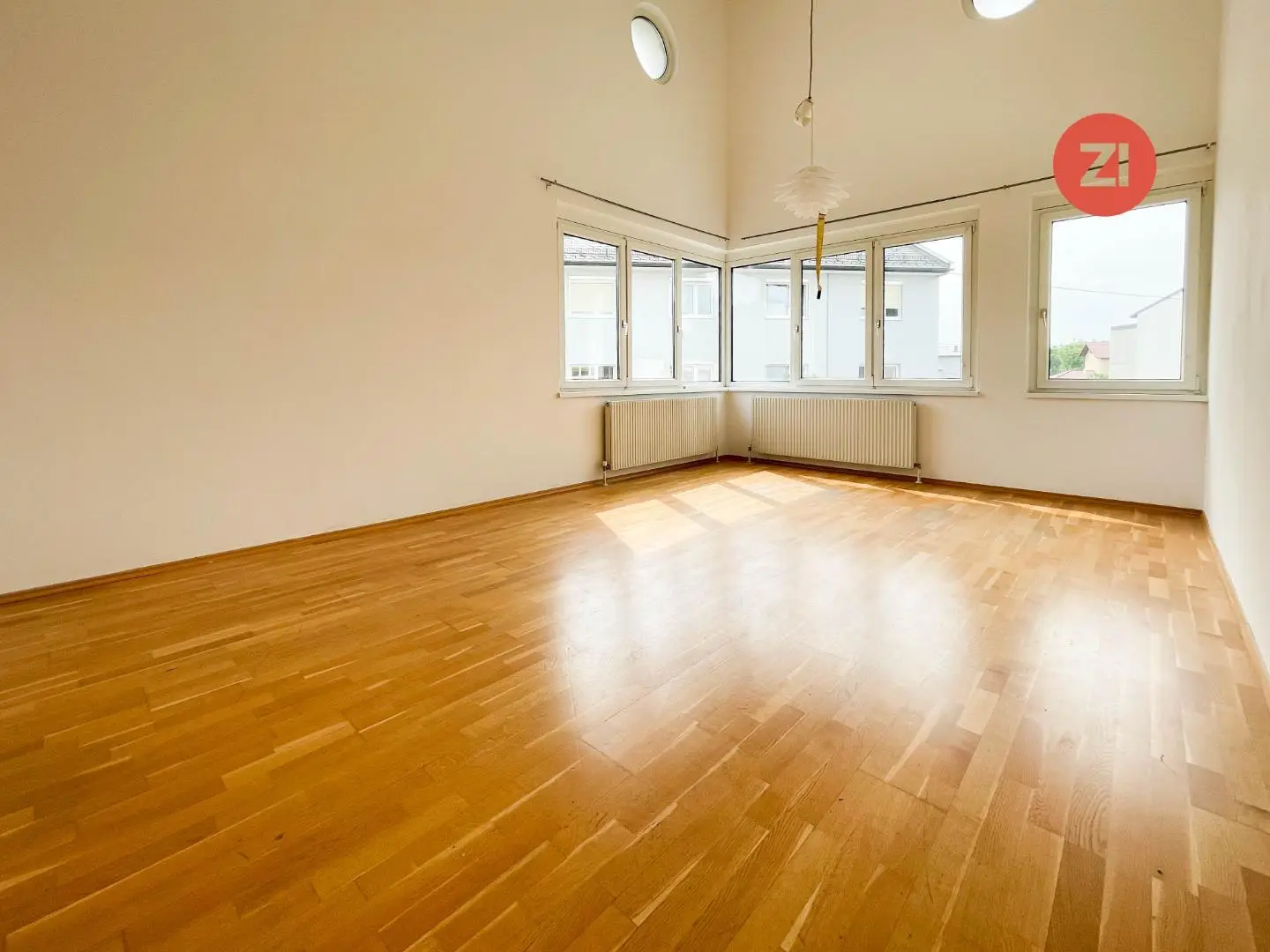 Spacious Wohnung with roof terrace in central location
