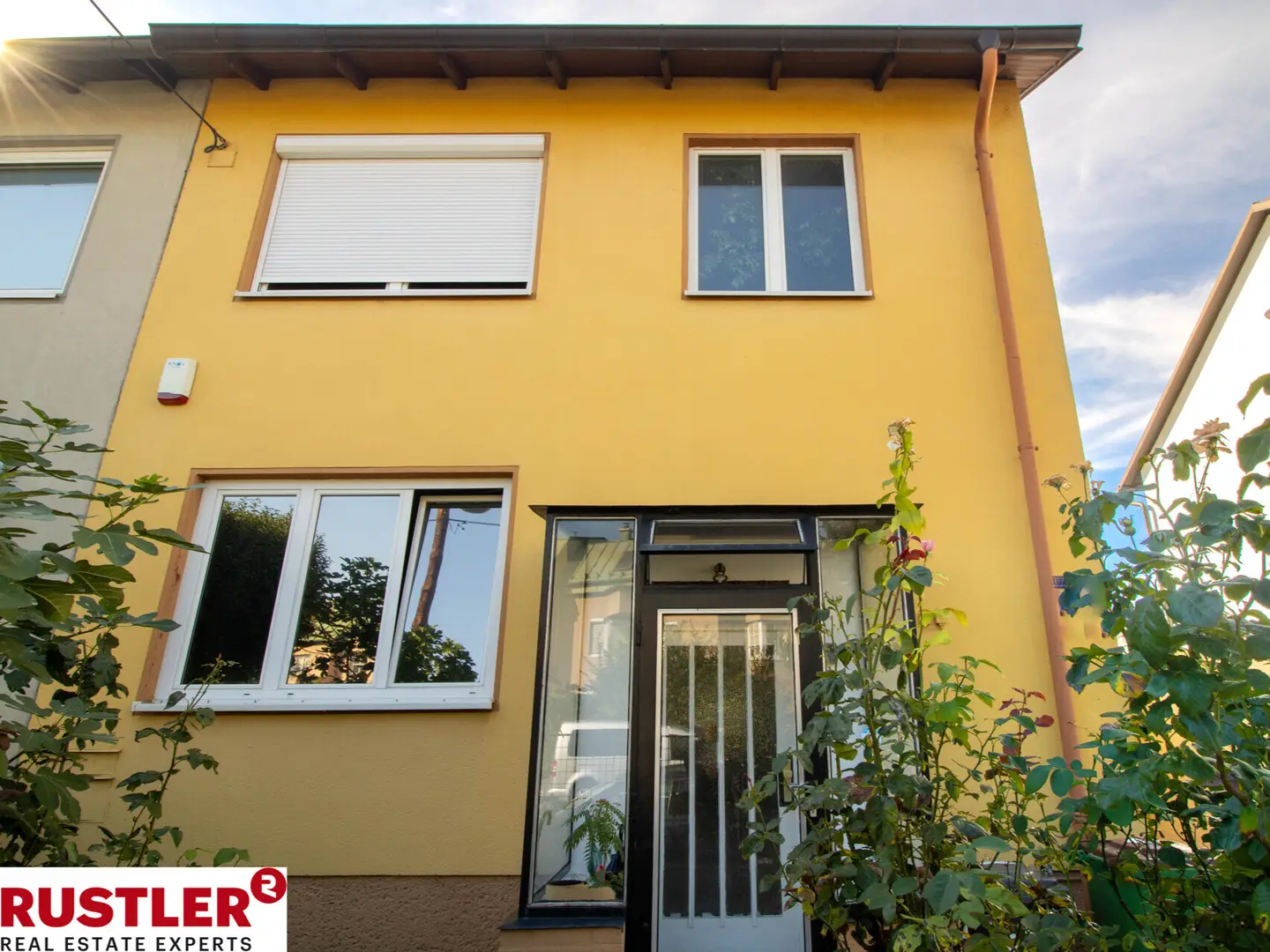 Familienwohnung mit Privatgarten und Garage