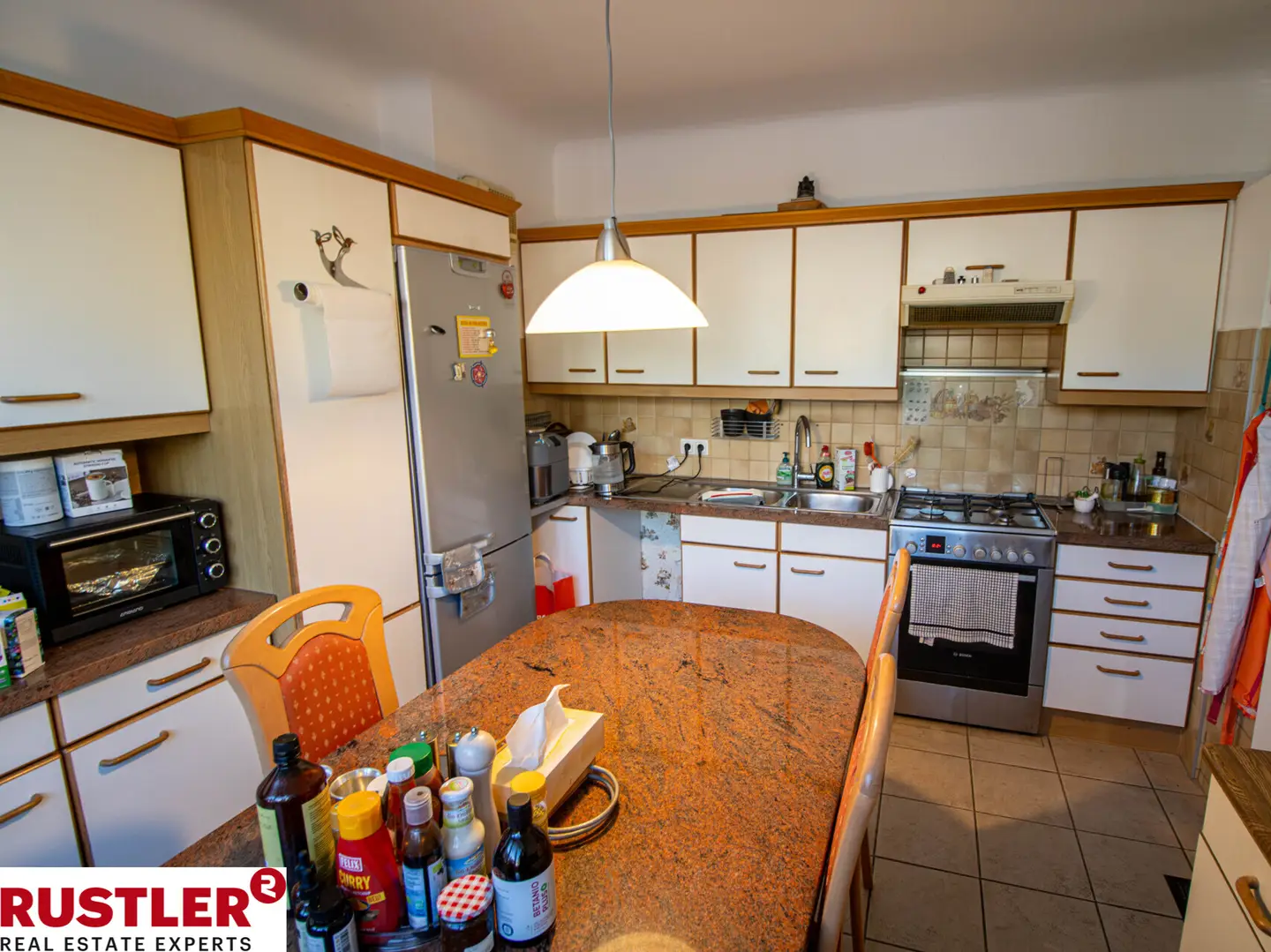Familienwohnung mit Privatgarten und Garage