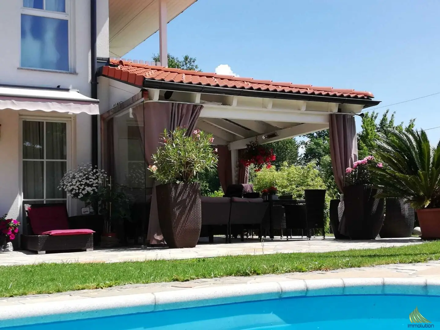 Spacious single-family house with pool near Burg Clam