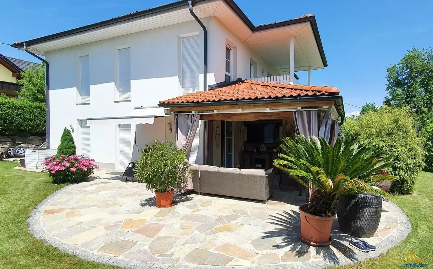Spacious single-family house with pool near Burg Clam