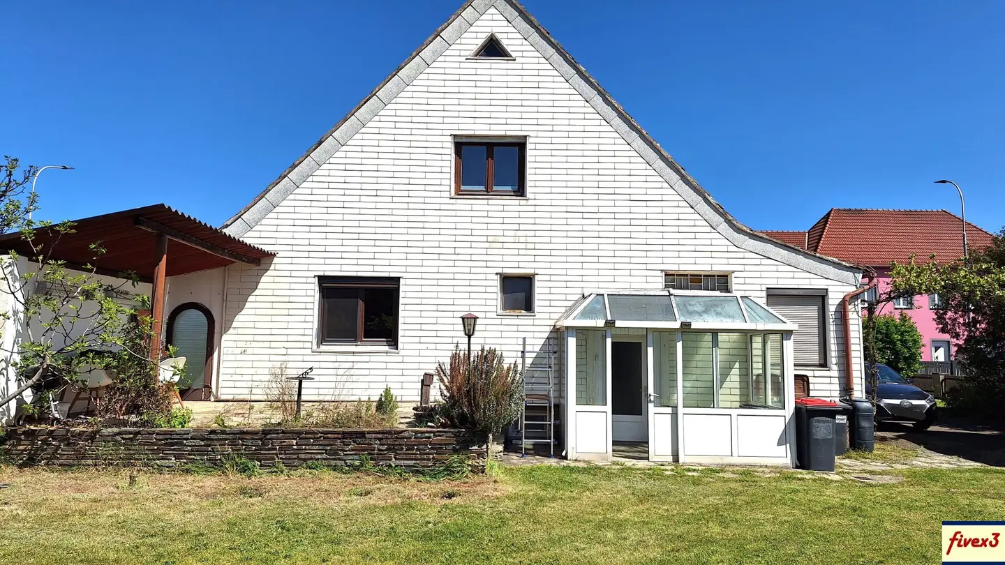 Traismauer - Gemeinlebarn:   Renovierungsbedürftiges Einfamilienhaus mit Garten, Garage und Werkstatt zu kaufen