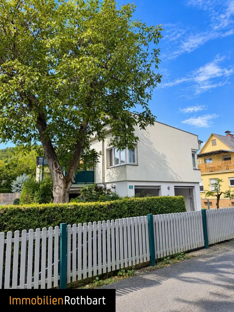 Bright single family house with wonderful plot suitable for extension