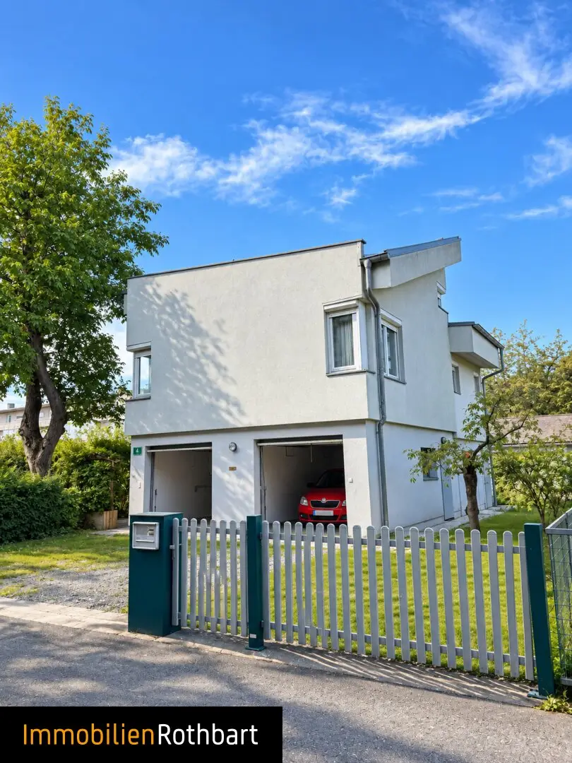 Bright single family house with wonderful plot suitable for extension