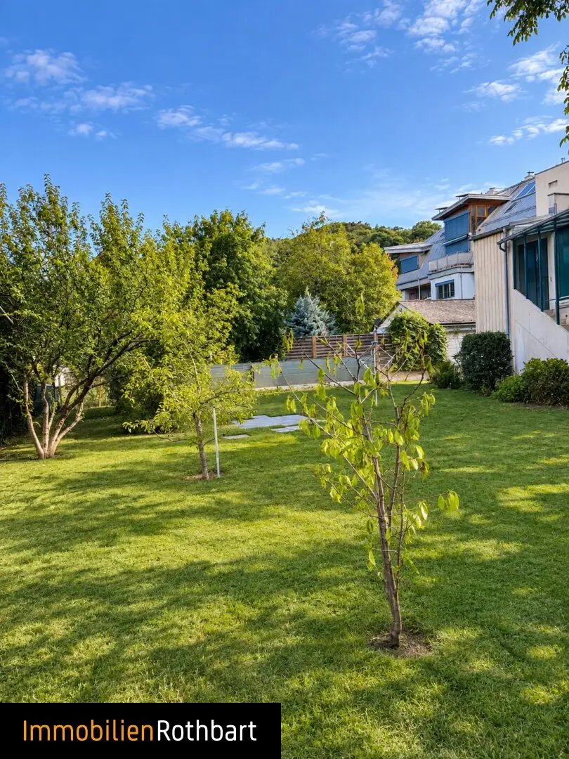 Bright single family house with wonderful plot suitable for extension