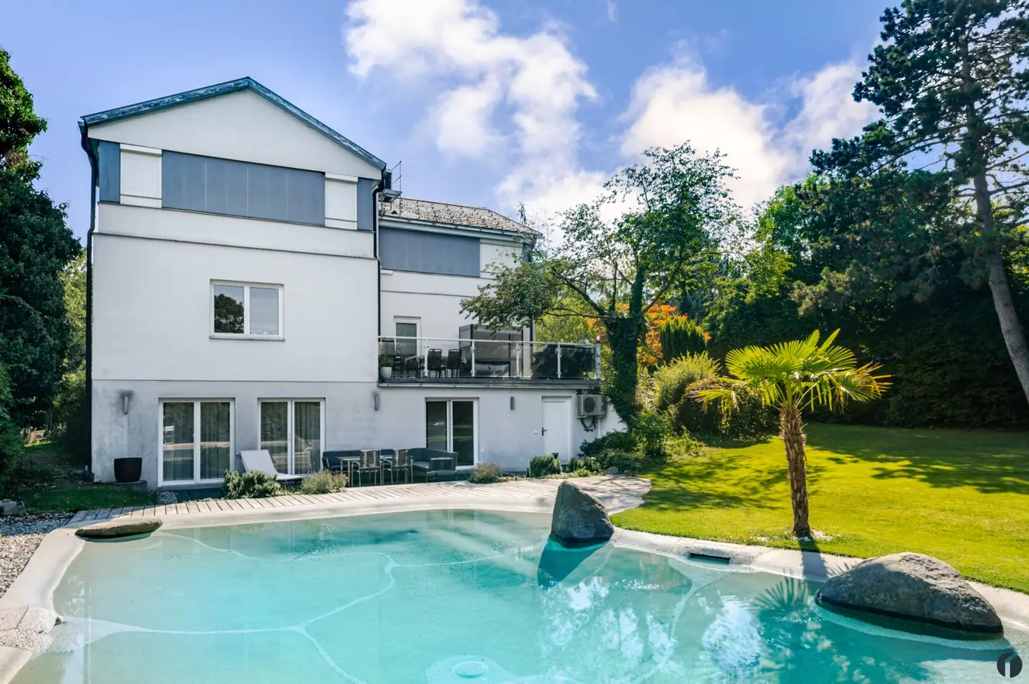 Exceptional private estate with park-like garden &amp; Bio.design pool – exclusive living in Mauer