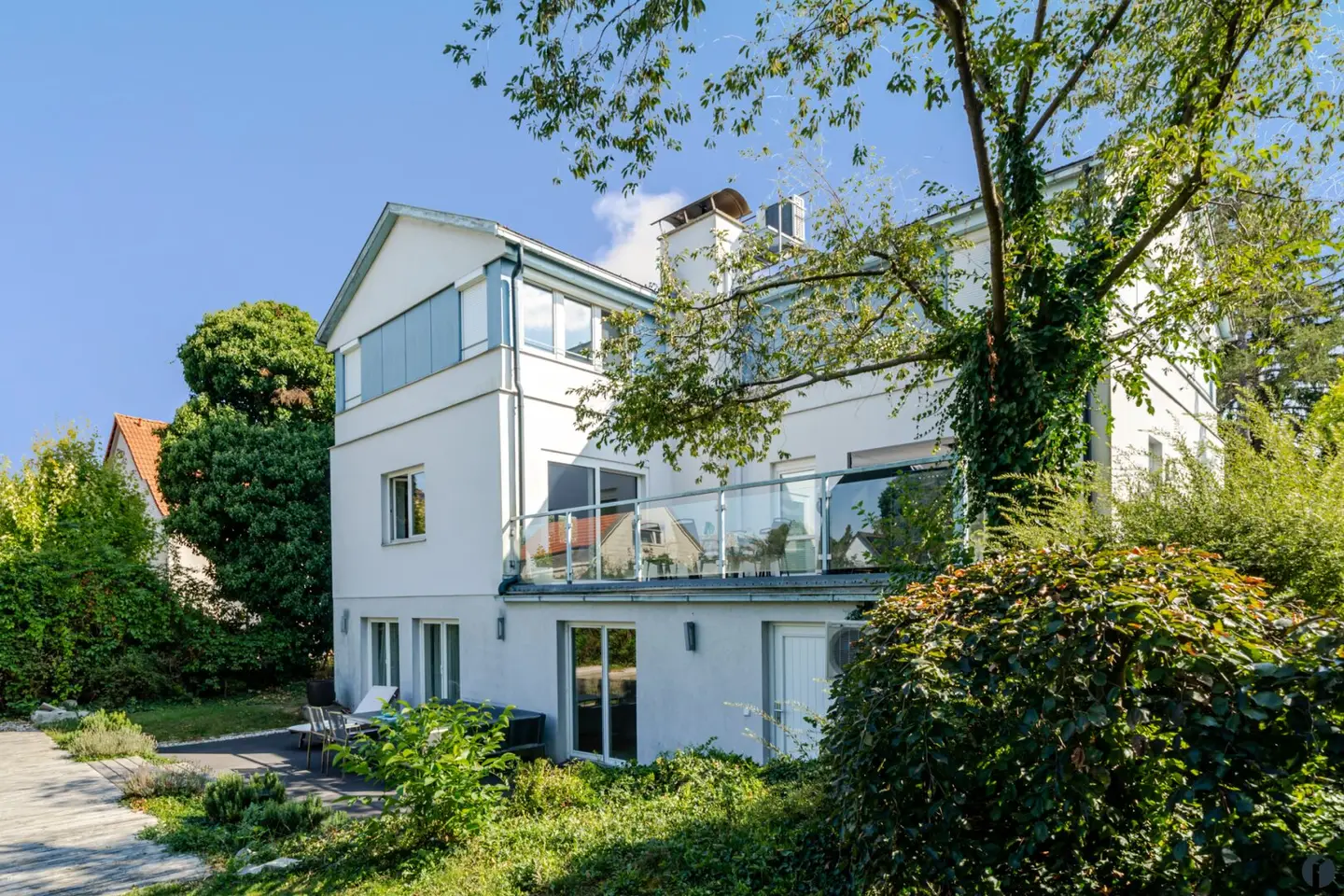 Exceptional private estate with park-like garden &amp; Bio.design pool – exclusive living in Mauer