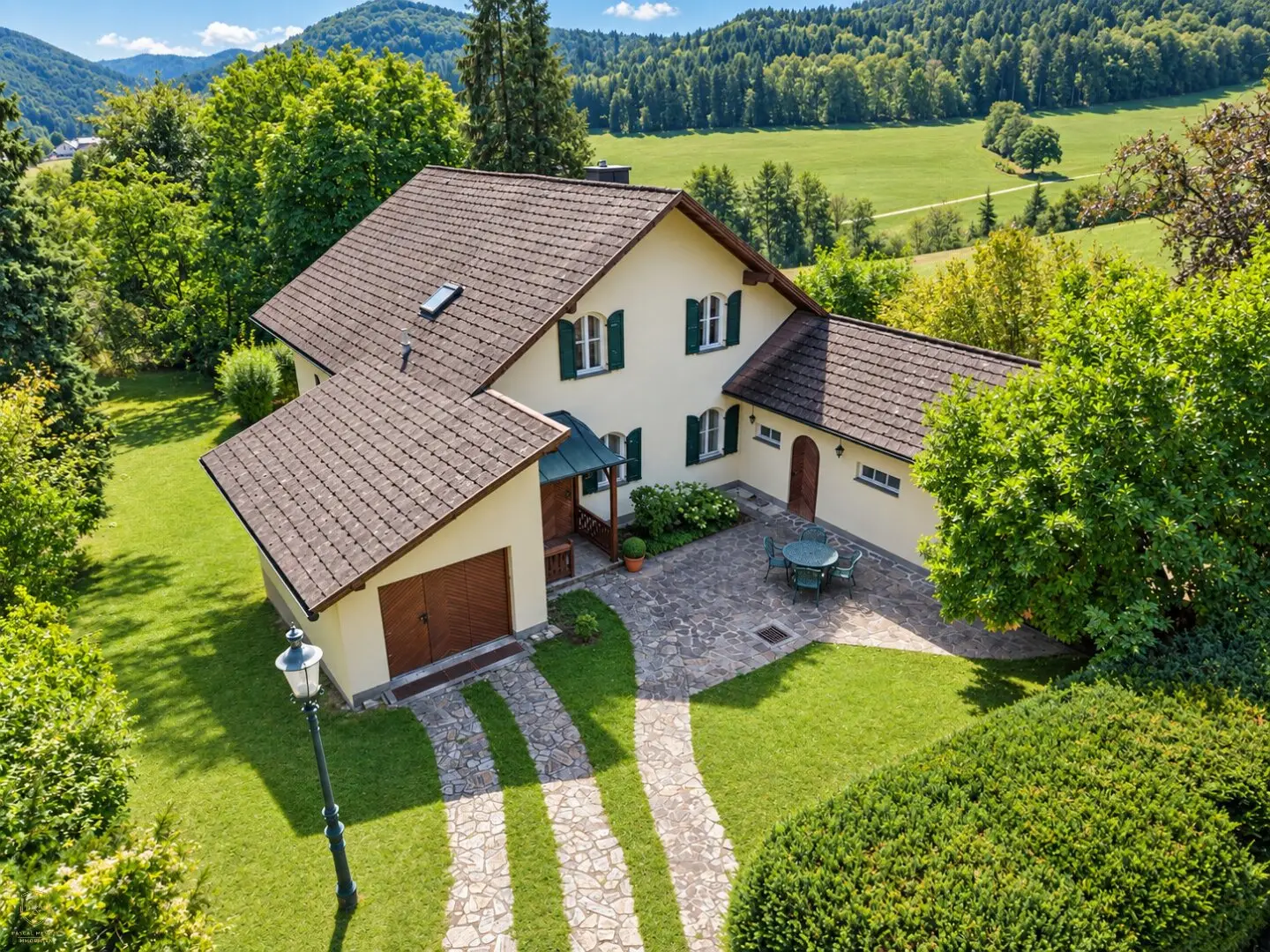 Dreamlike Estate in Idyllic Location