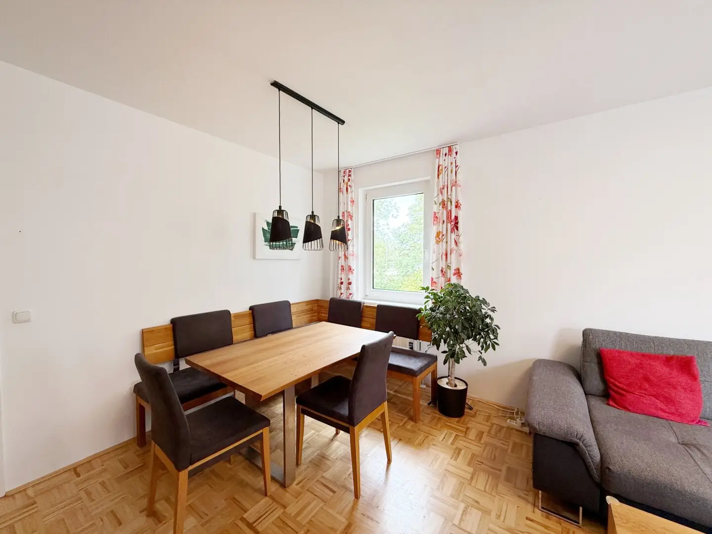 Sehr gepflegte, ruhig gelegene Wohnung mit Loggia - Nähe Krankenhaus und St. Anna