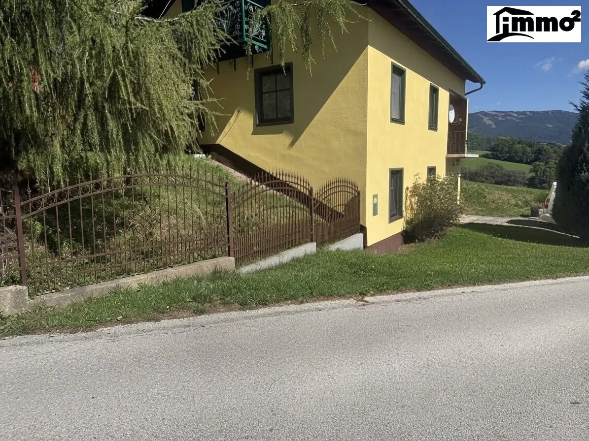 Charming single family or multi family house above the fog line in Zosen with breathtaking VIEW