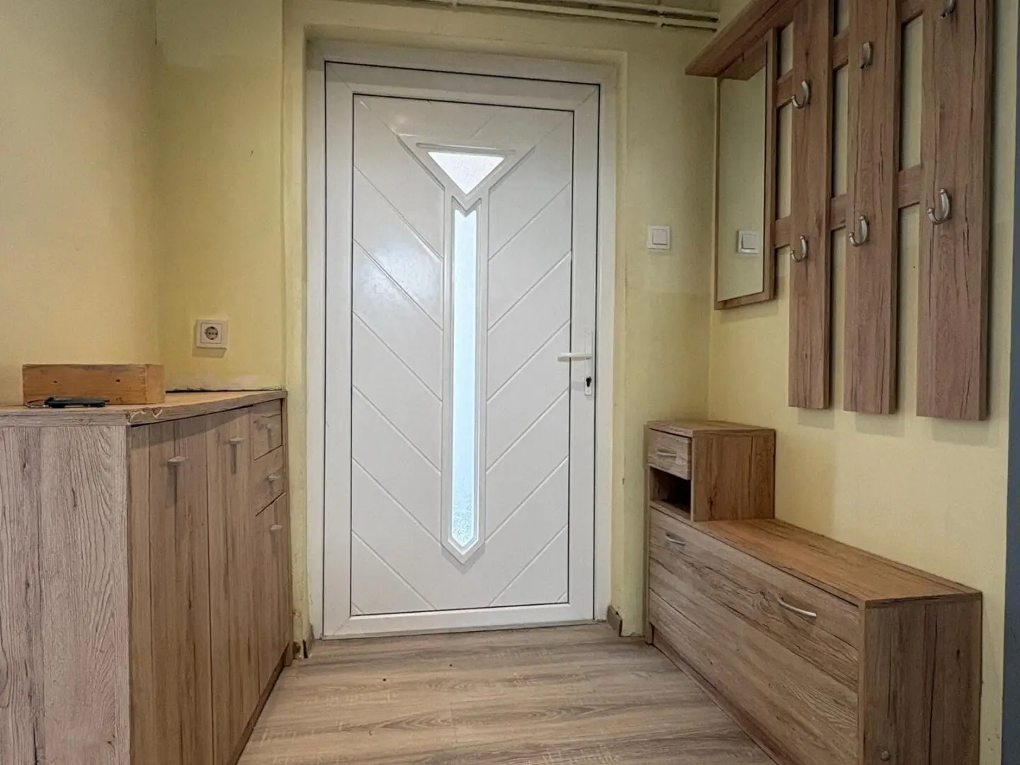 Mehr dahinter, als man von außen erwartet. | € 104.500,- | uneinsehbarer Innenhof | 31 m² Garage | bereits teilweise modernisiert