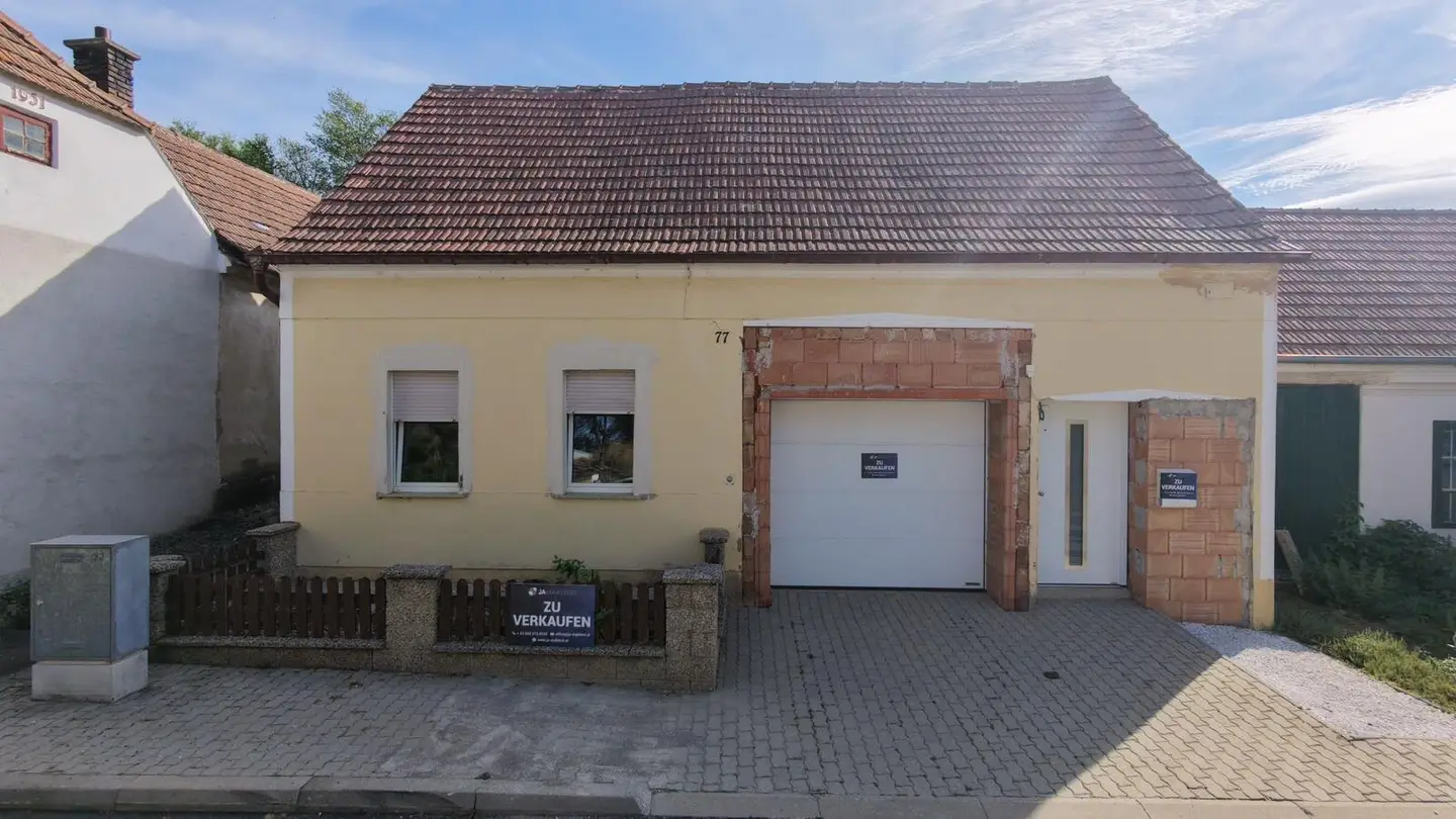 Mehr dahinter, als man von außen erwartet. | € 104.500,- | uneinsehbarer Innenhof | 31 m² Garage | bereits teilweise modernisiert