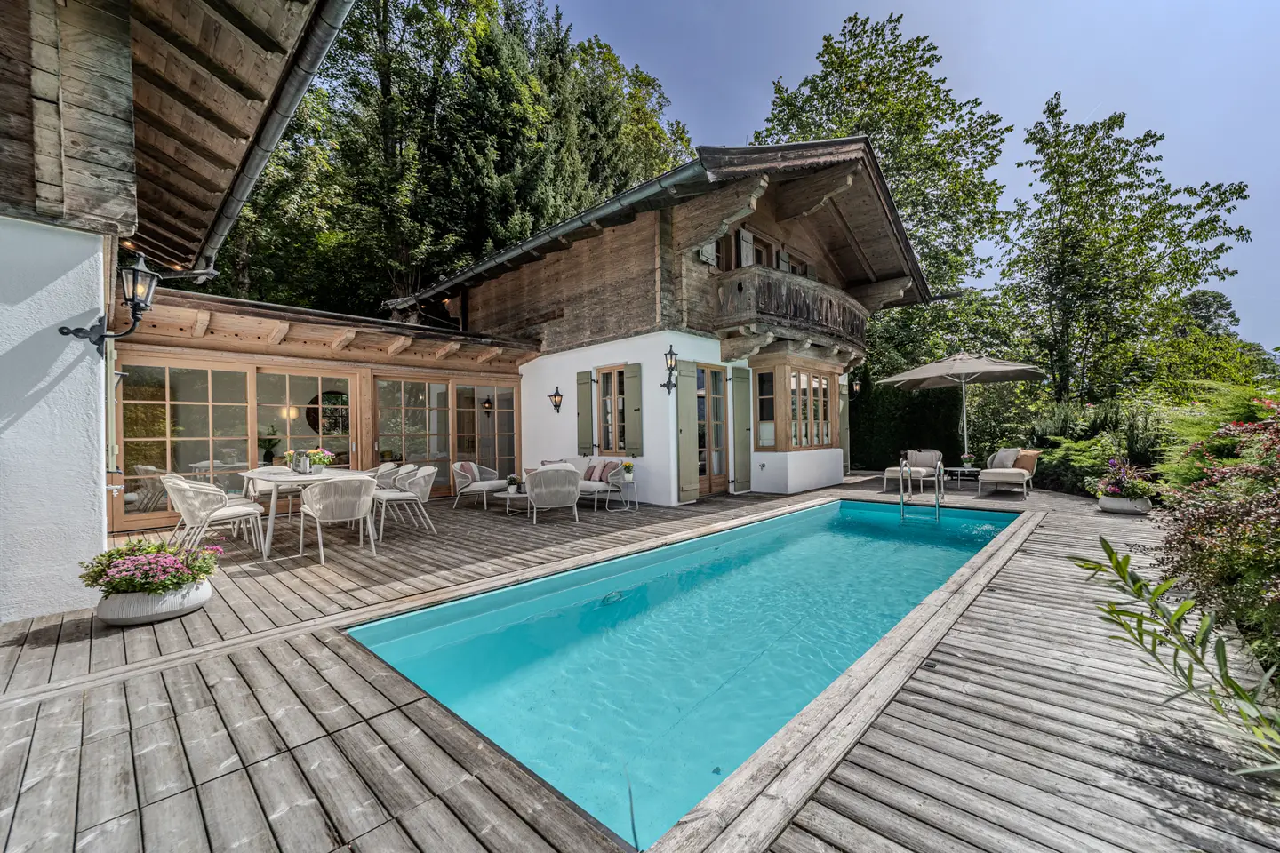 Sonnige Ferienwohnung mit beheiztem Pool