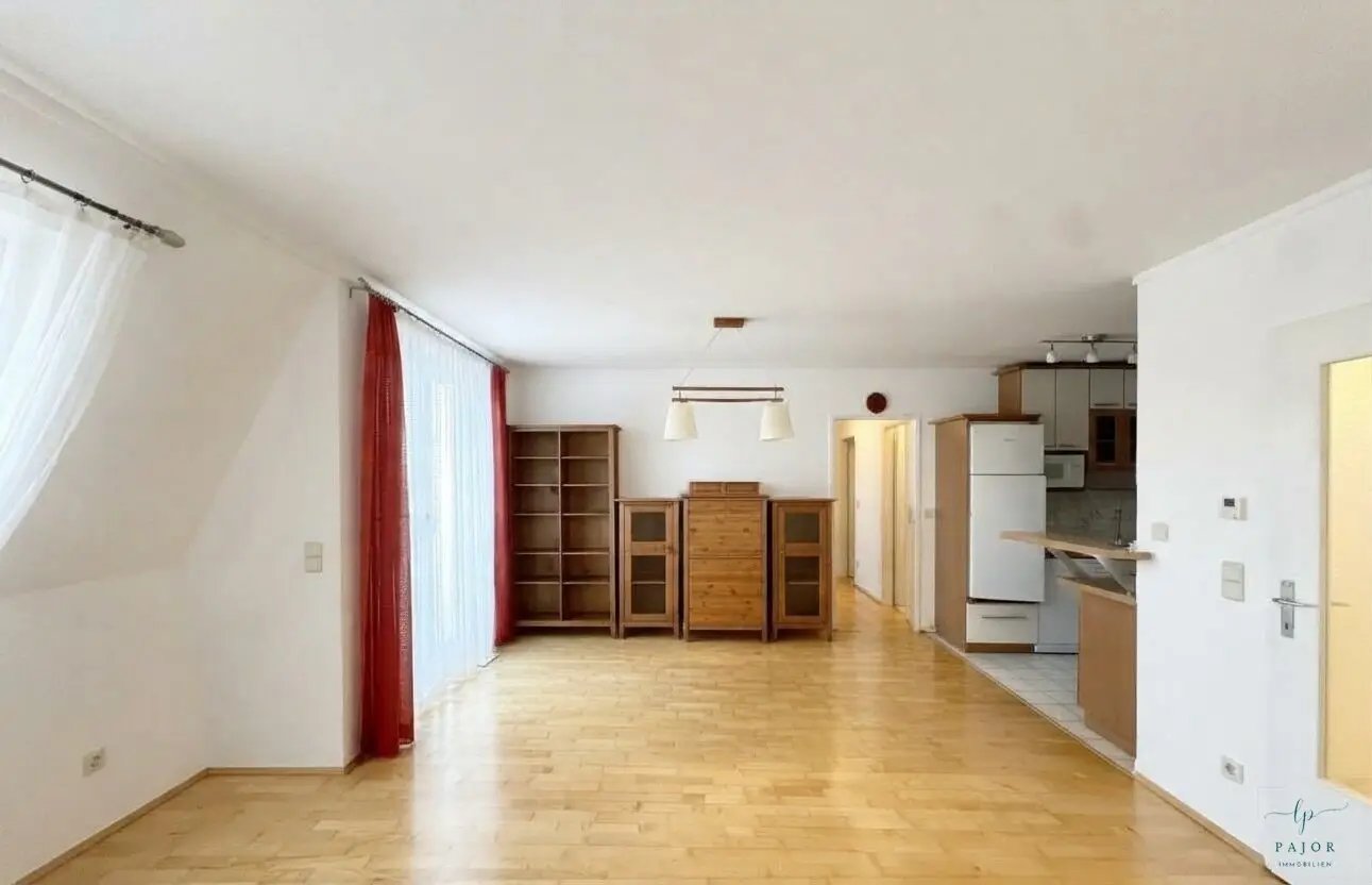 Charming 3-room apartment in Vösendorf at the lake with balcony &amp; parking space – well maintained