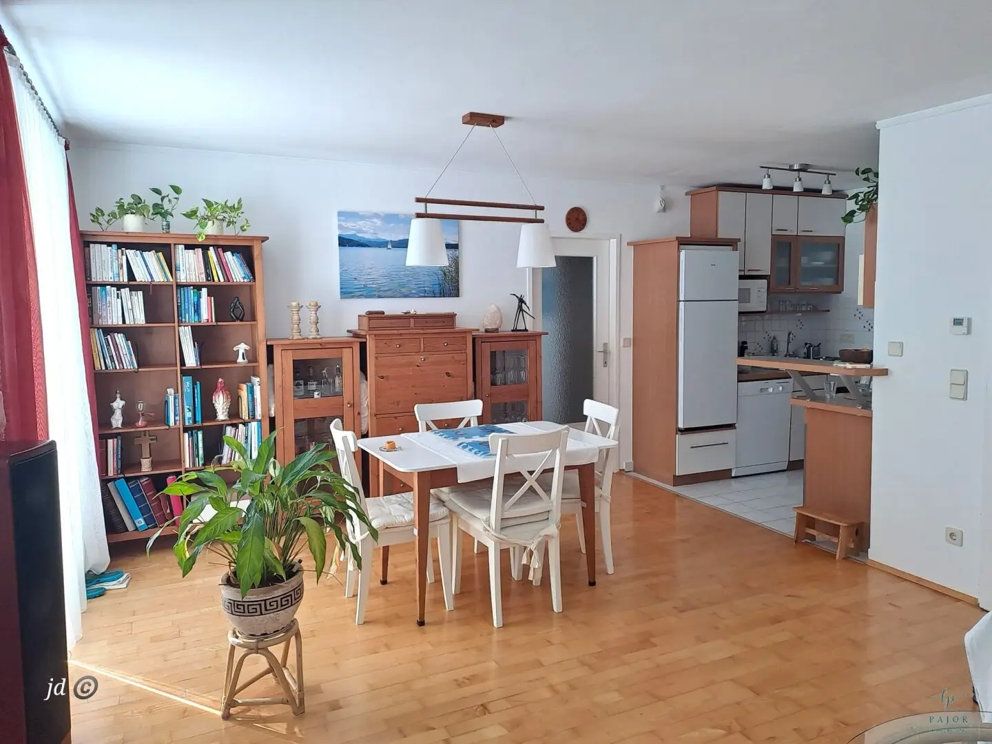 Charming 3-room apartment in Vösendorf at the lake with balcony &amp; parking space – well maintained