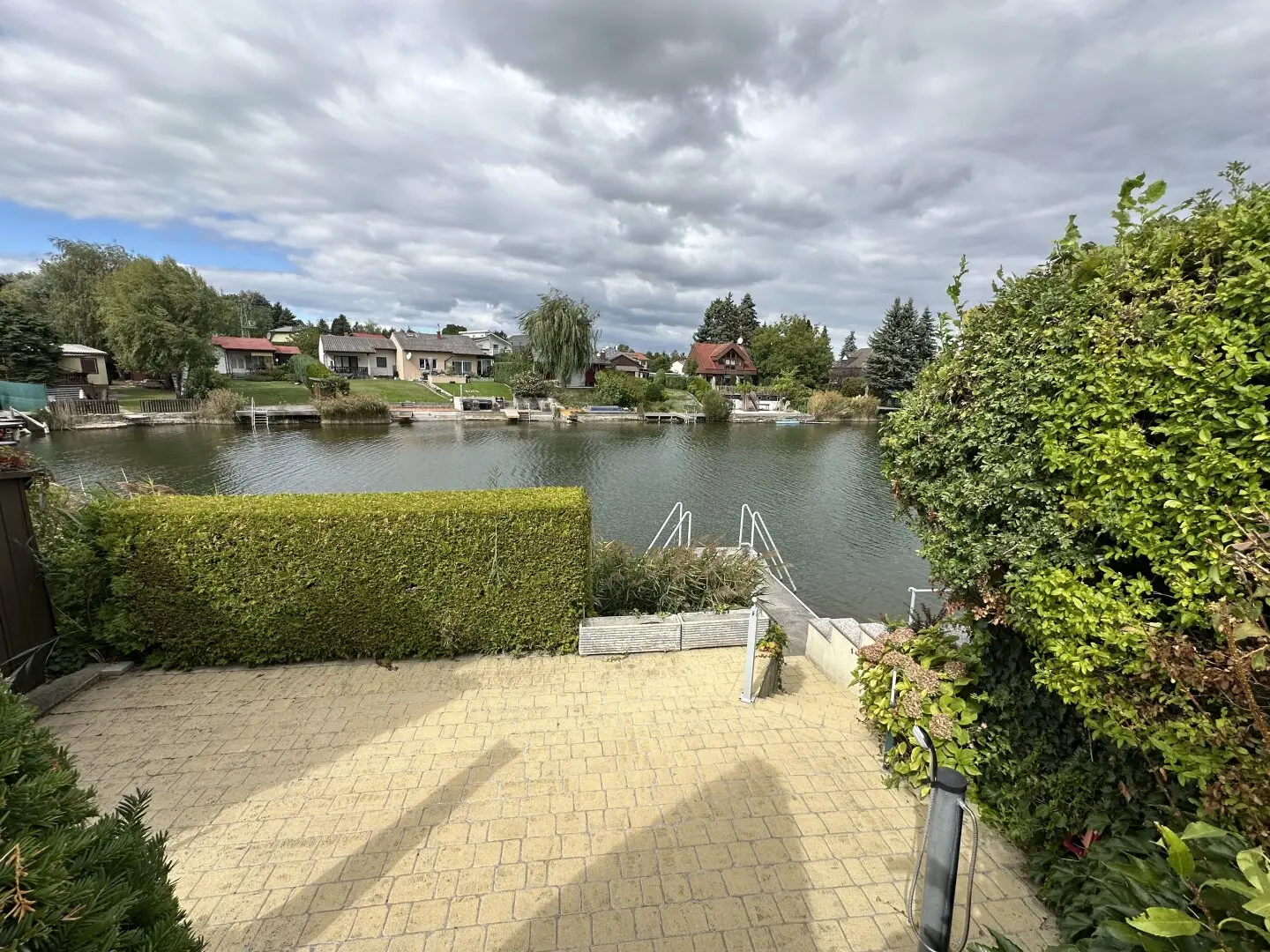 WATERFRONT PARCEL - Holiday House on Ladislaus Lake – Living directly on the water