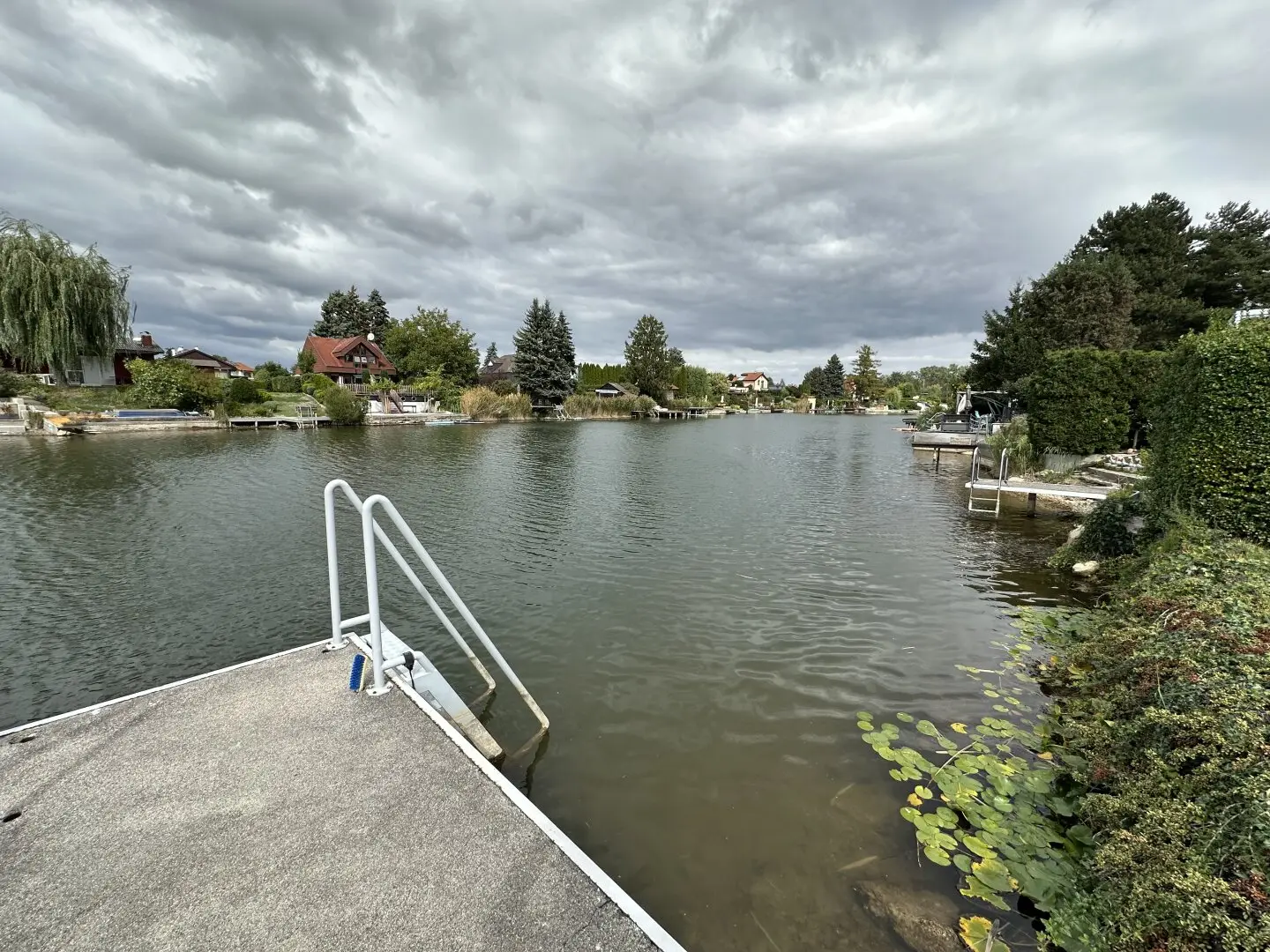 WATERFRONT PARCEL - Holiday House on Ladislaus Lake – Living directly on the water