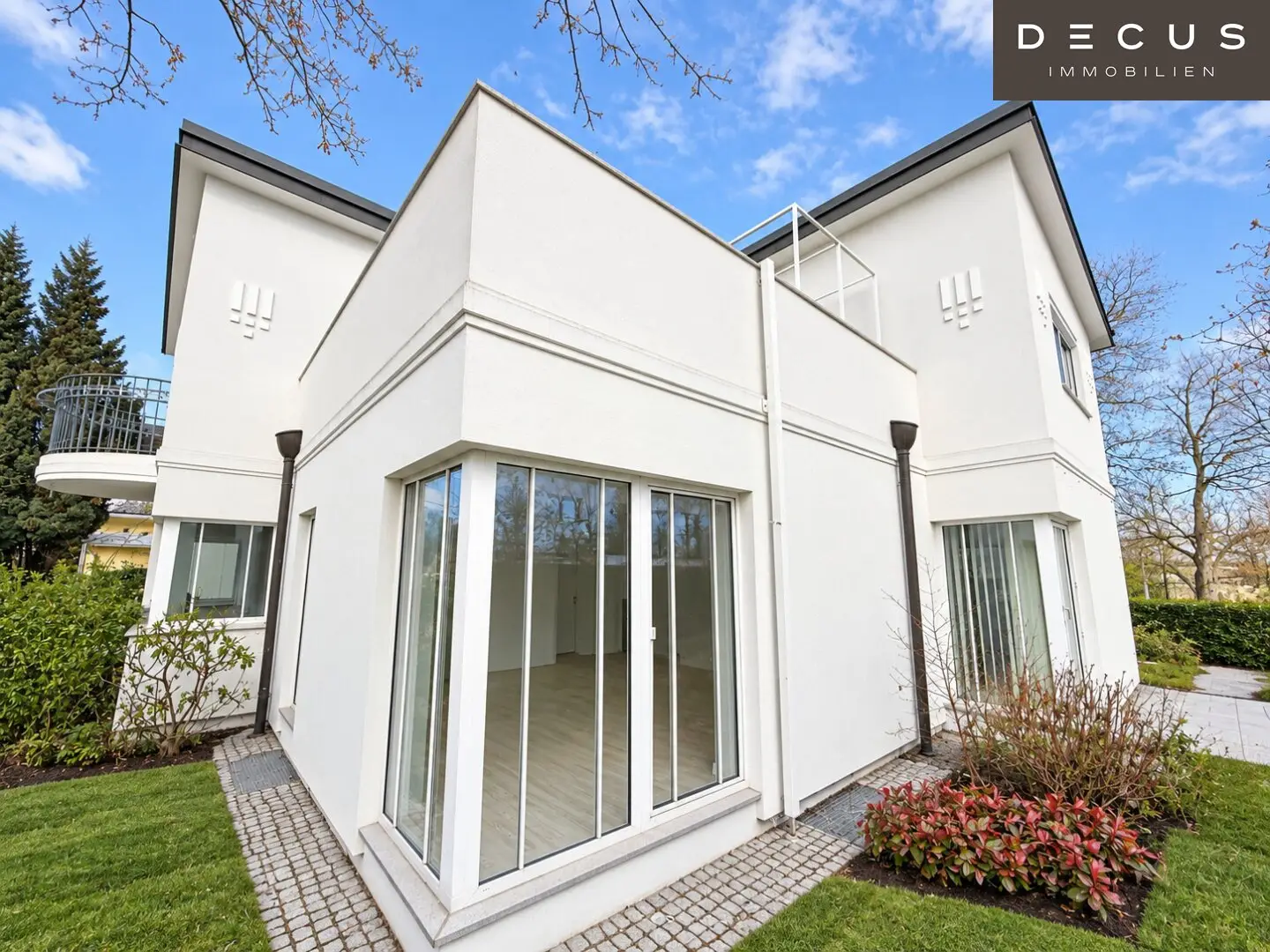 Spacious detached house | ca. 205 m² living area | ca. 120 m² basement | extensive garden | pool | Süßenbrunn