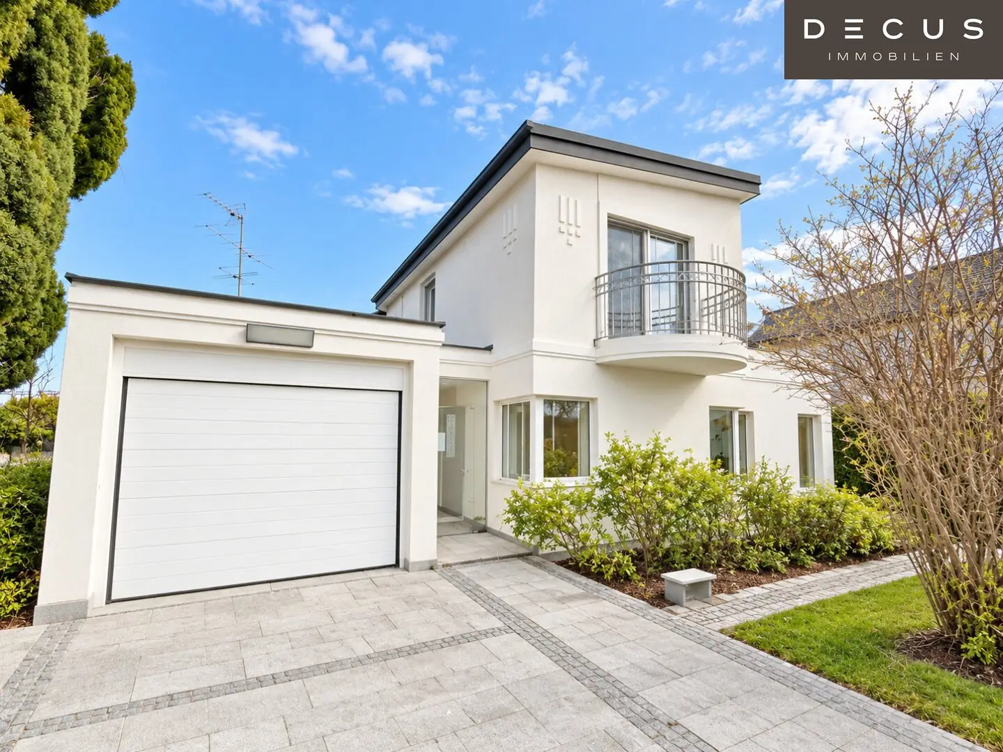 Spacious detached house | ca. 205 m² living area | ca. 120 m² basement | extensive garden | pool | Süßenbrunn