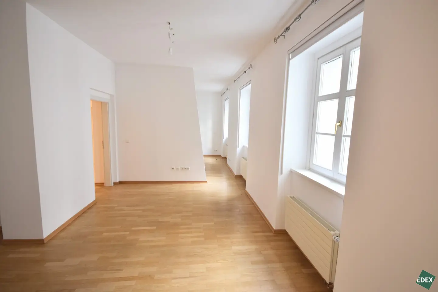 Directly at Stephansplatz: Beautiful 1.5-room period apartment in a quiet location