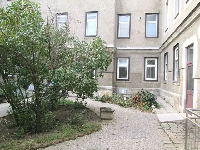 Ruhige, hofseitige 2-Zimmer-Wohnung Nähe U3-Zippererstraße - neu renoviert!