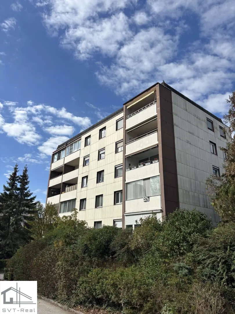 Helle 4-Zimmer-Wohnung in Wels mit Loggia und Garage