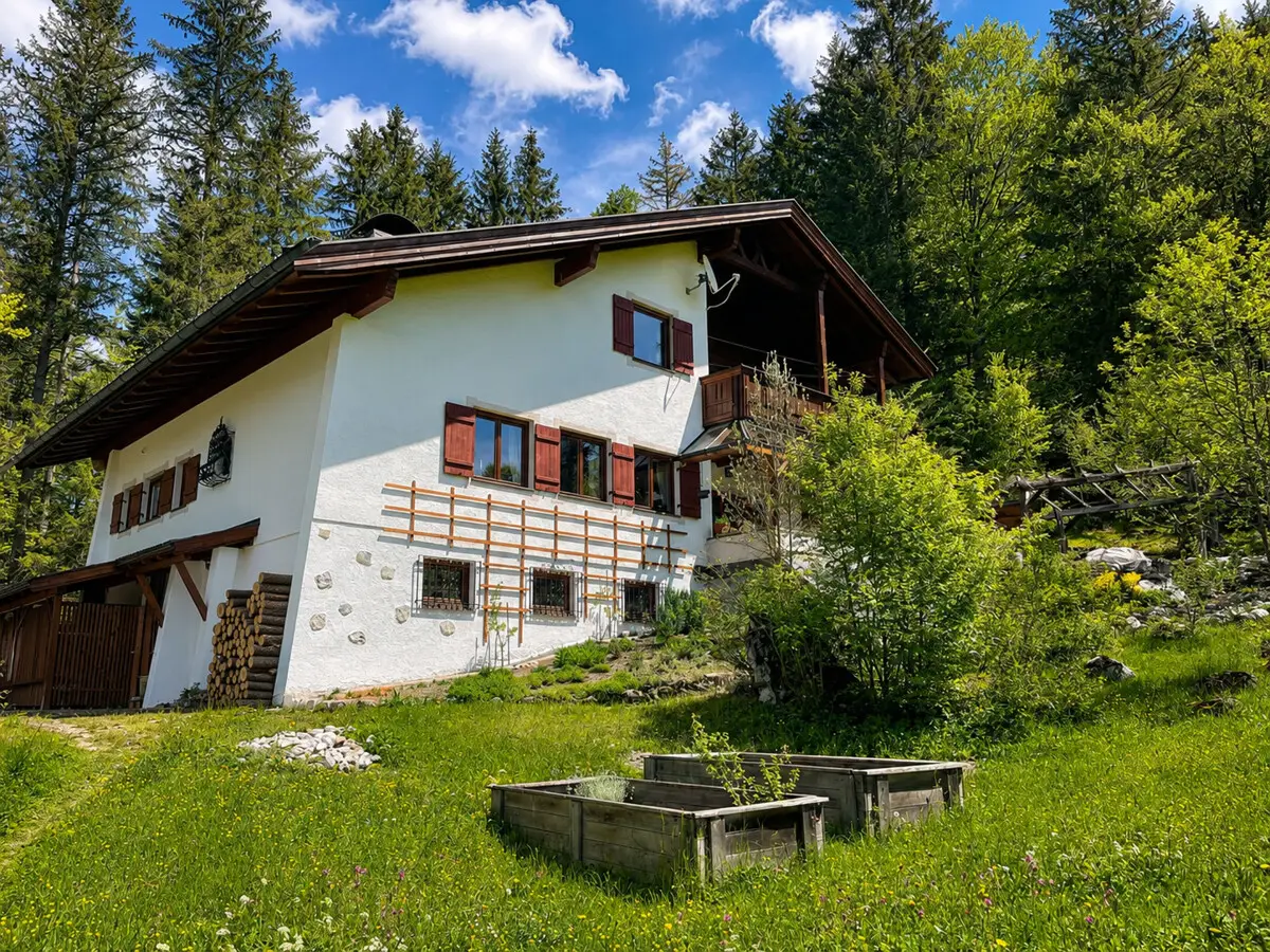 Ruhige Alleinlage am Waldrand Wohnung mit großem Garten