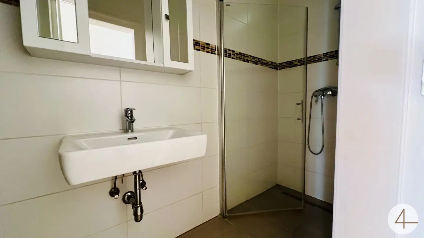 90m zur S-Bahn - Erstbezug nach Generalsanierung: Helle 3-Zimmer-Altbauwohnung mit Lift am Rennweg