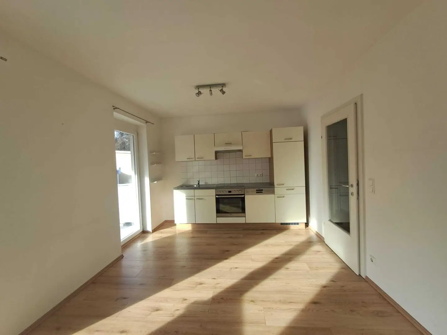 Schöner Naturblick - sonnige 3ZI mit großem Balkon, Carport