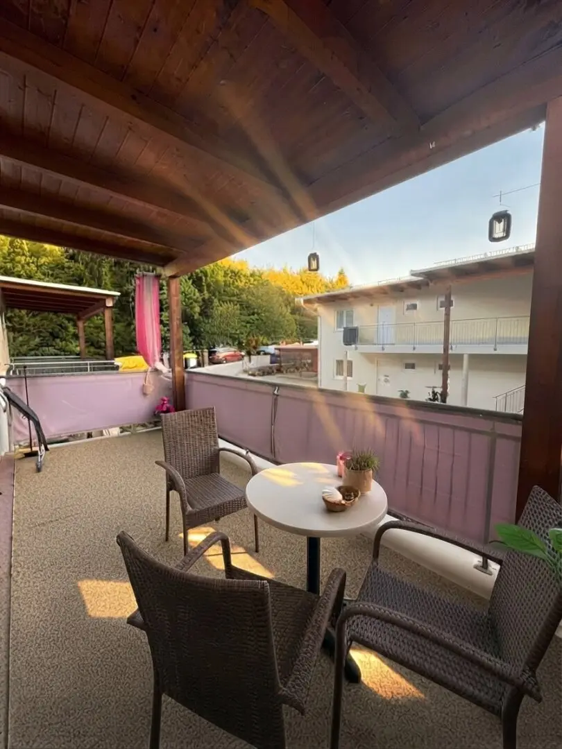 Schöner Naturblick - sonnige 3ZI mit großem Balkon, Carport