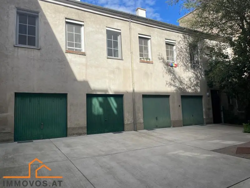 Bright apartment near Wilhelmsdorfer Park in courtyard setting
