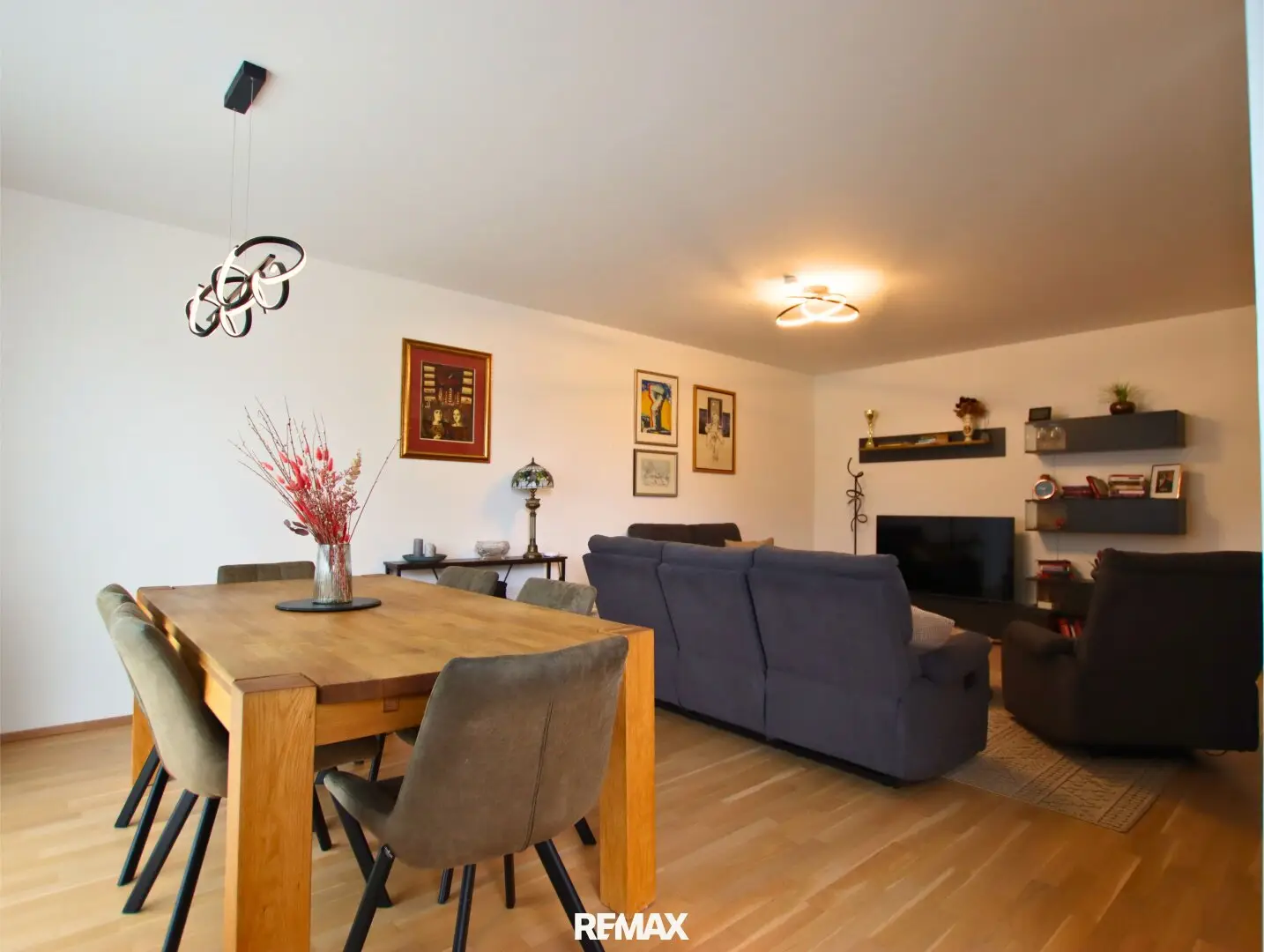 Move in and Feel at Home: Fully furnished 4-room apartment with underground parking space in Bad Vöslau