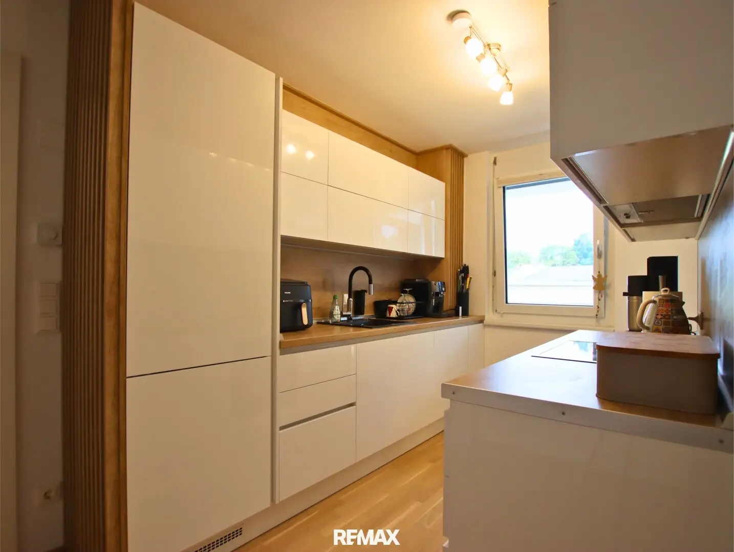 Move in and Feel at Home: Fully furnished 4-room apartment with underground parking space in Bad Vöslau