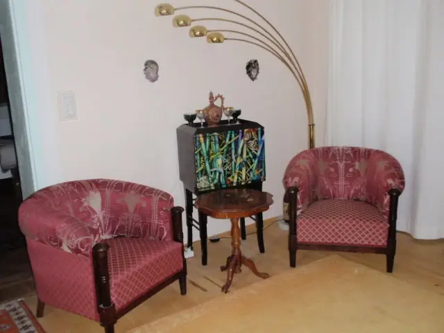 Completely renovated and nature adjacent family apartment