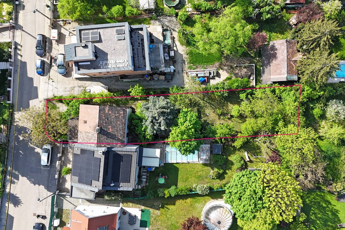 Green quiet location: building plot with demolition house between Hanusch KH and Flötzersteig