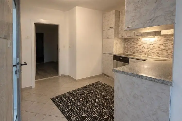 Sanierte Wohnung mit Balkon in zentraler Lage