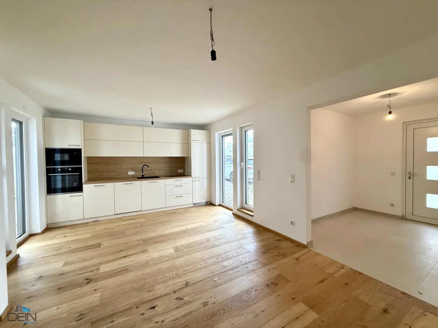 ACTION! DREAMLIKE 5 ROOM TERRACED HOUSE WITH PRIVATE GARDEN AND PARKING SPACE NEAR U6 PERFEKTASTRASSE