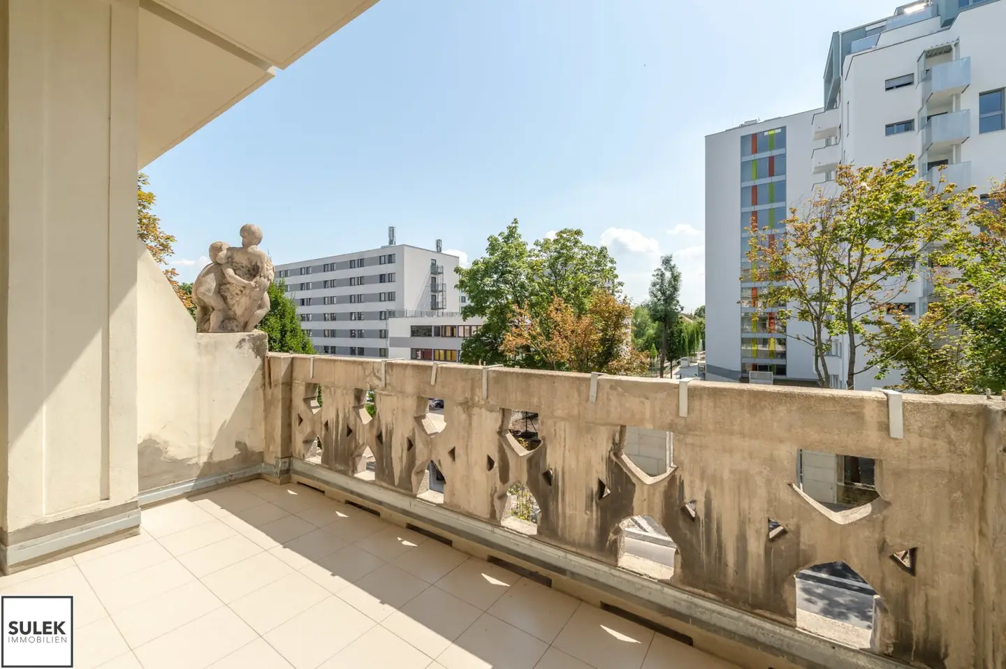 Representative Old Building Gem with 5 Rooms and Terrace in Desirable Döbling Location – from November