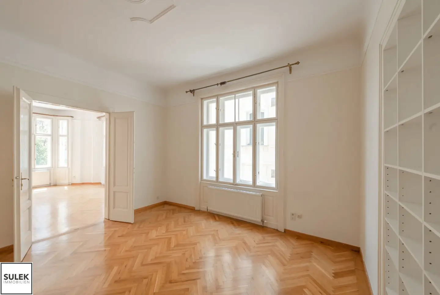 Representative Old Building Gem with 5 Rooms and Terrace in Desirable Döbling Location – from November