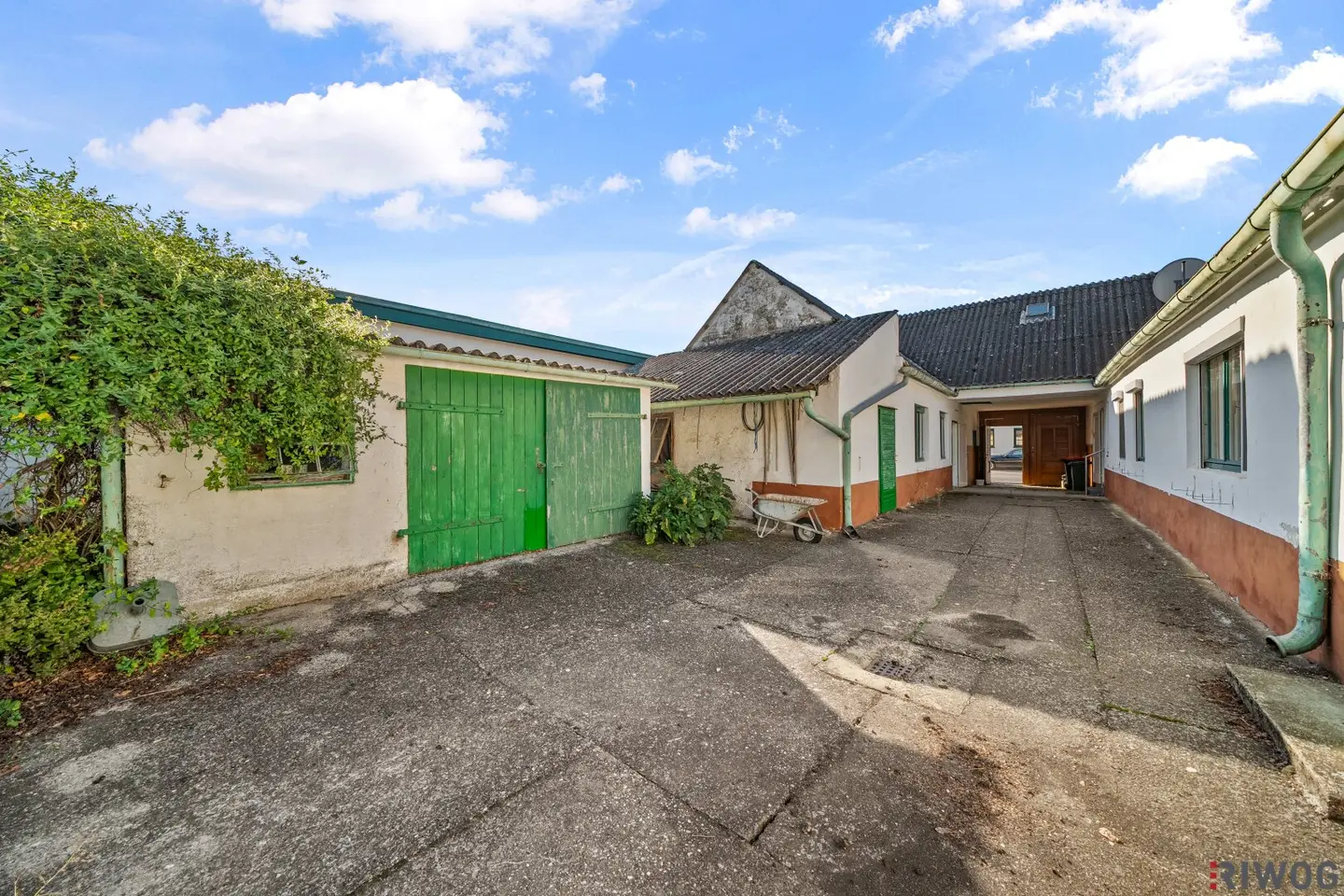 Living like Haydn - Residential house with around 600 m² outdoor area in Rohrau - at Joseph Haydn Square - near Bruck an der Leitha