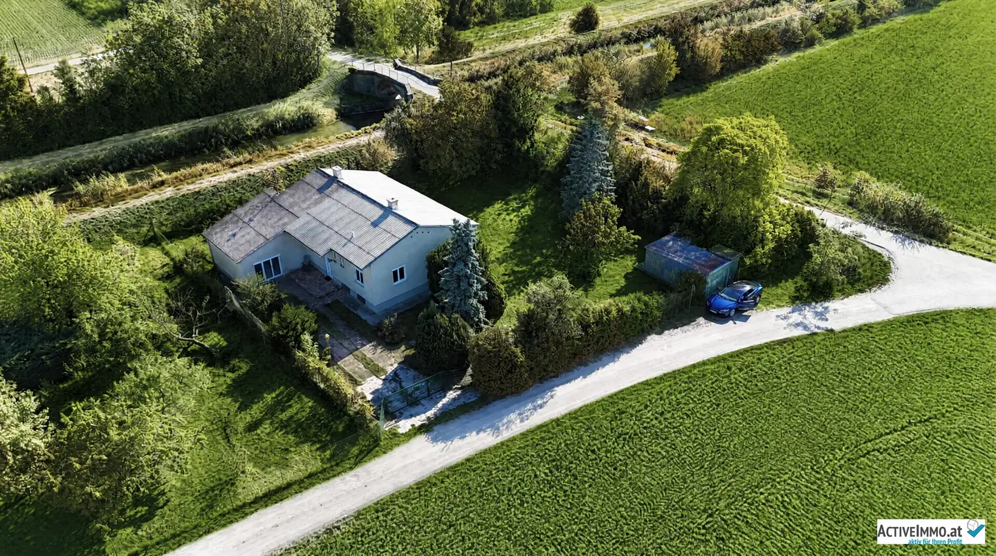 Einfamilienhaus, beinahe Alleinlage, mit großem Grundstück in Grün- und Ruhelage